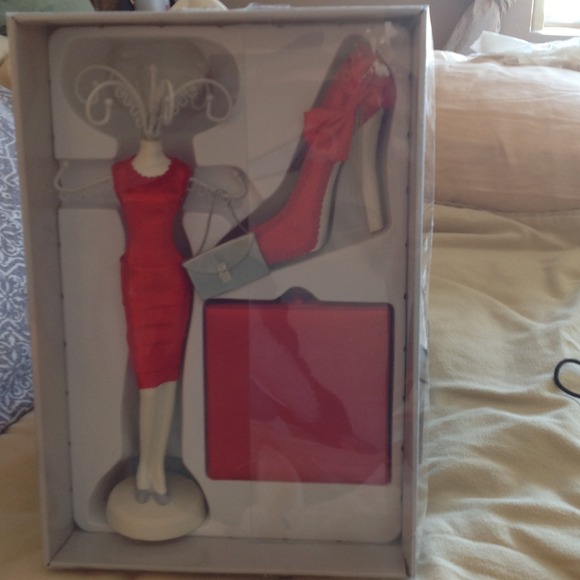 Jewelry holder set.