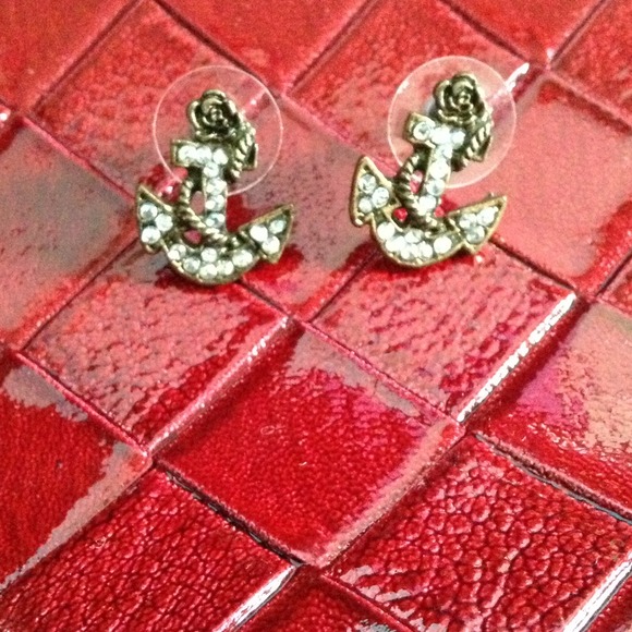 🚫SOLD🚫 Cute anchor studs and brown infant boots
