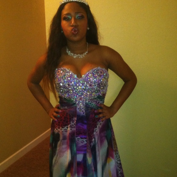 Formal Dress - Picture 3 of 4