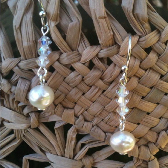 Fresh water pearl earrings