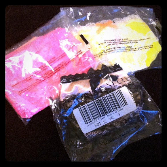 🎀3 Pair Victoria's Secret Cheeky Panties-New🎀