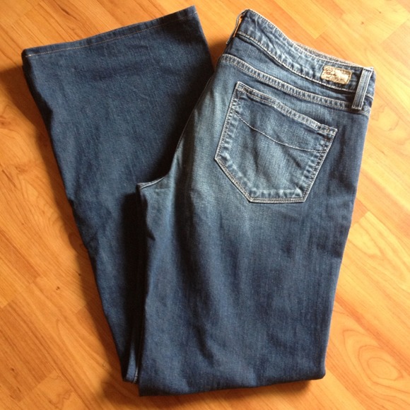 SOLD-Paige 'laurel canyon' low rise bootcut denim