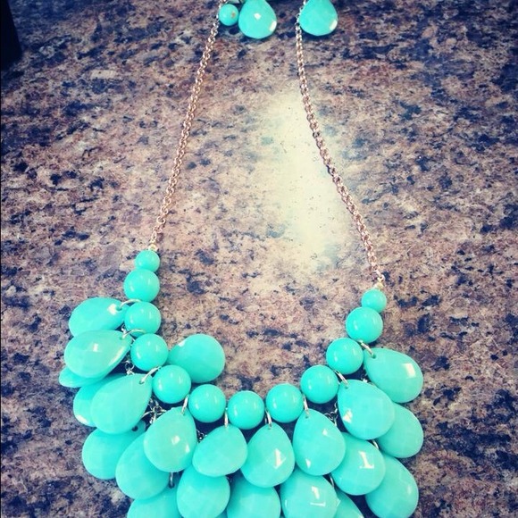 Cute blue necklace - Picture 1 of 1