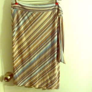Cotton, slim fitting skirt