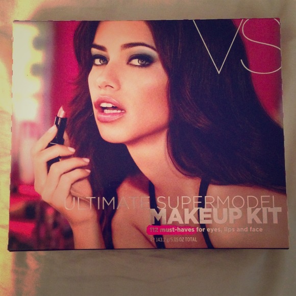 ❌SOLD❌❌Victoria's Secret Supermodel Makeup SOLD🎉❌ - Picture 1 of 4
