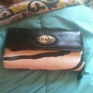Dolce & Gabanna wallet ⭐RESERVED⭐
