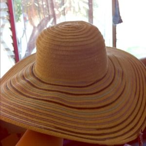 Floppy hat