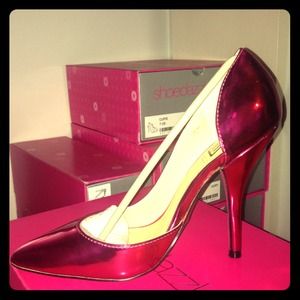LAST PAIR!! reduced!! Pink metallic pumps