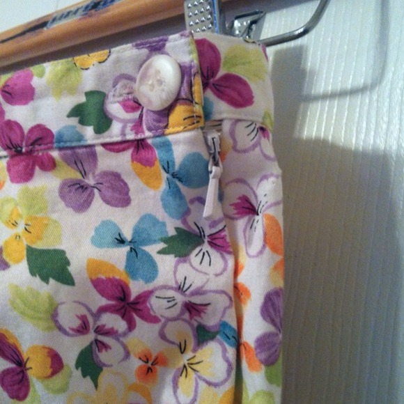 🌸 Highwaisted Capri 💐 - Picture 2 of 4