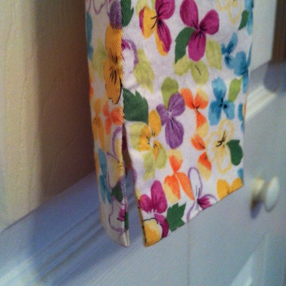 🌸 Highwaisted Capri 💐 - Picture 3 of 4