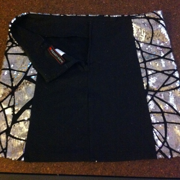 Black and silver sequin mini skirt - Picture 4 of 4