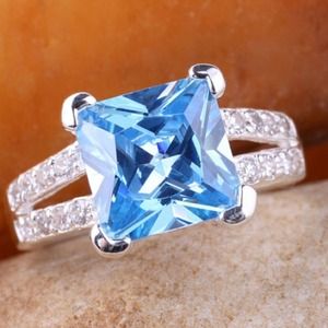 🚫SOLD🚫3.8 Carat Blue Topaz Sterling Silver Ring!