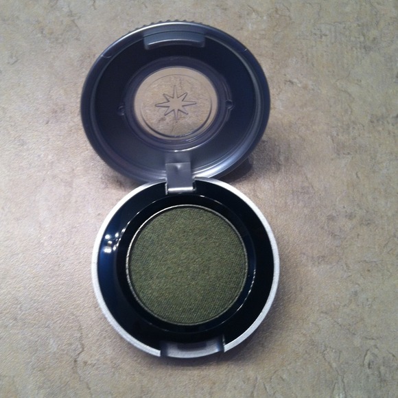 FULL SIZE URBAN DECAY SHADOW IN MILDEW (SOLD)