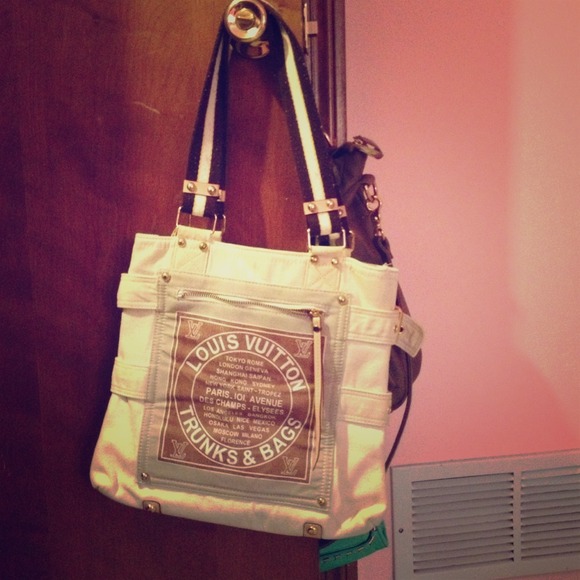 *HOLD* Non-authentic Louis Vuitton tote bag
