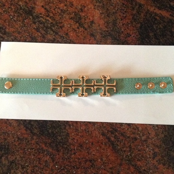 New Cross leather bracelet very cute