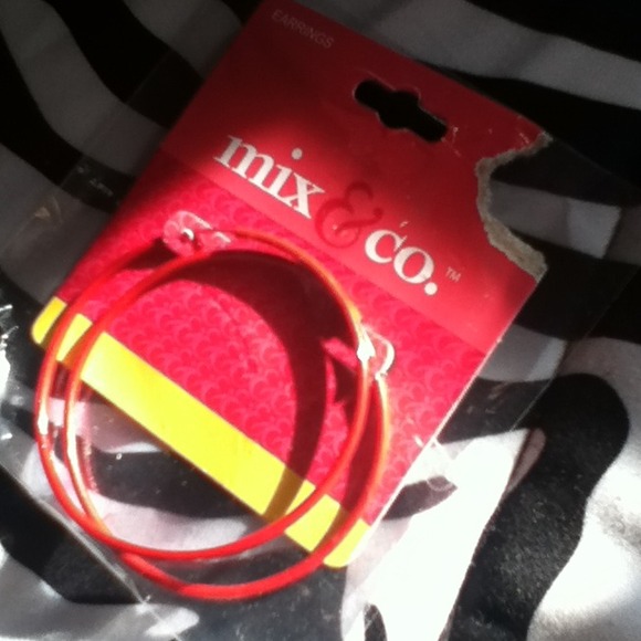2 Pairs Of Mix & Co. Hoop Earrings.🎀 - Picture 2 of 3