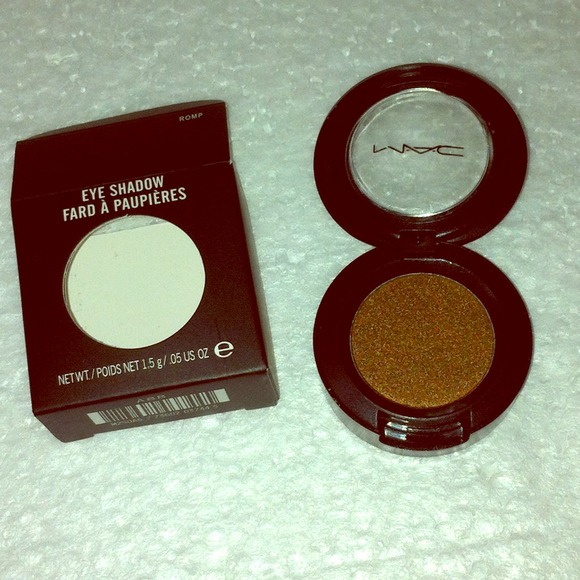 💢SOLD💢MAC eyeshadow color Romp