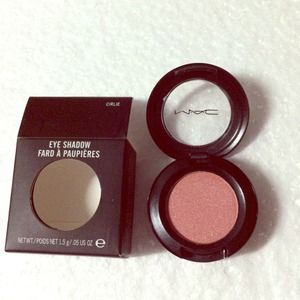💢SOLD 💢MAC eyeshadow Cirlie