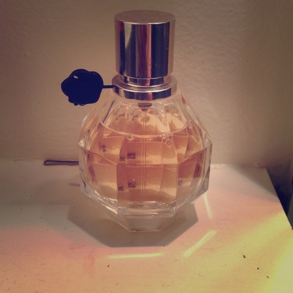 Flowerbomb perfume