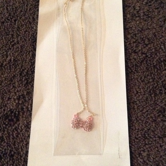 Pink bow necklace very cute!