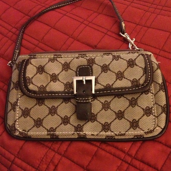 Bundled for mac40🌺Brown wristlet🌺