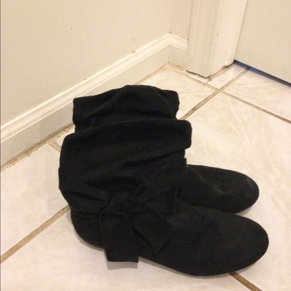 Rampage flat boot. Black suede. Size 8