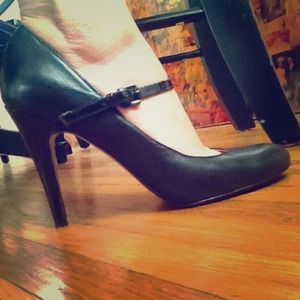 ⬇REDUCED⬇Nine West Mary Jane Pump.  Only worn 1x