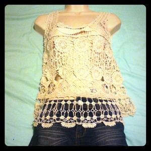 CREME CROCHET TOP SIZE L