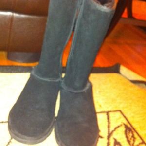 Black tall Uggs
