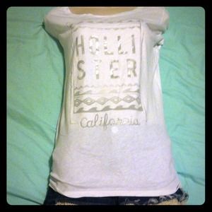 WHITE HOLLISTER T SHIRT SIZE L