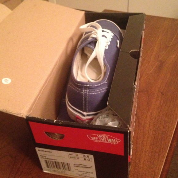 Women's size 8.0 Authentic Navy Vans with Box - Picture 3 of 4