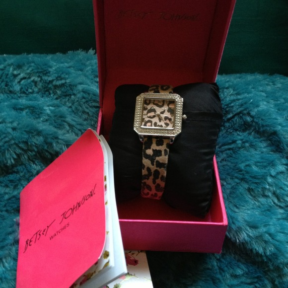 BETSEY JOHNSON STAINLESS STEEL WOMEN'S WATCH.