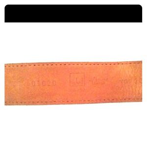 Red wall Moschino belt