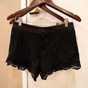 🌞 Black Crochet Lace Zipper Shorts.