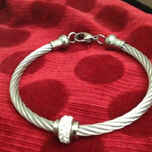 ⭕SOLD⭕ Bundled with Michael Kors purse.