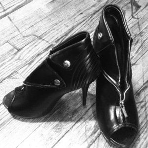 Michael Antonio black heels