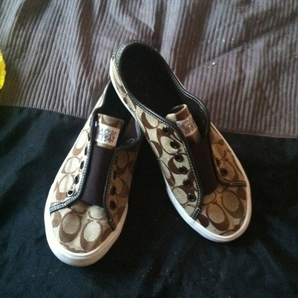 COACH KAKI AND BROWN SHOES