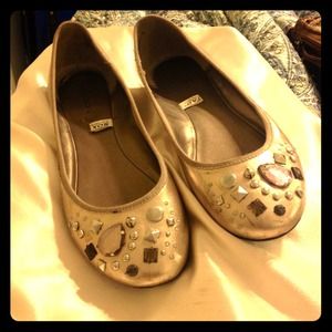 Beige champagne flats with jewels