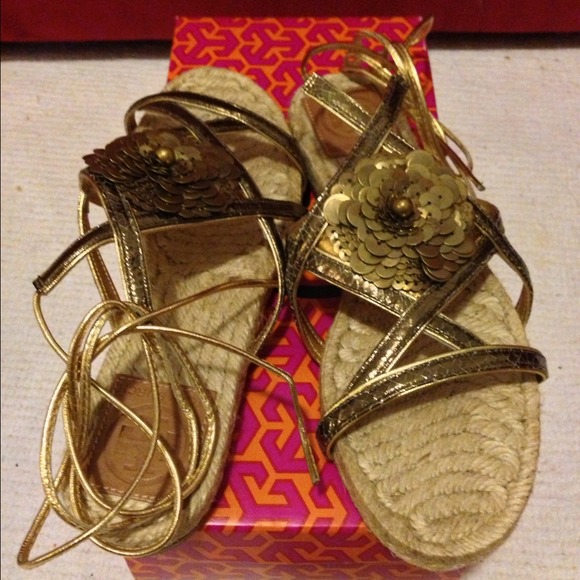 Tory Burch Diamond Flat Sandal W/ Flower - Picture 1 of 2