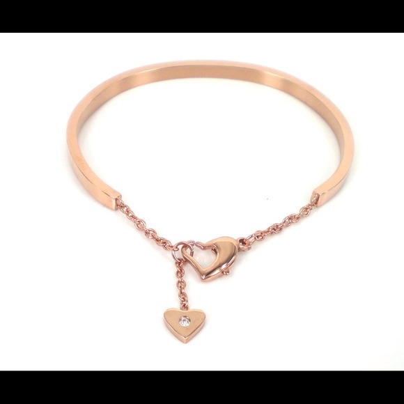 🚫Sold out🚫🌺New heart charm🌺
