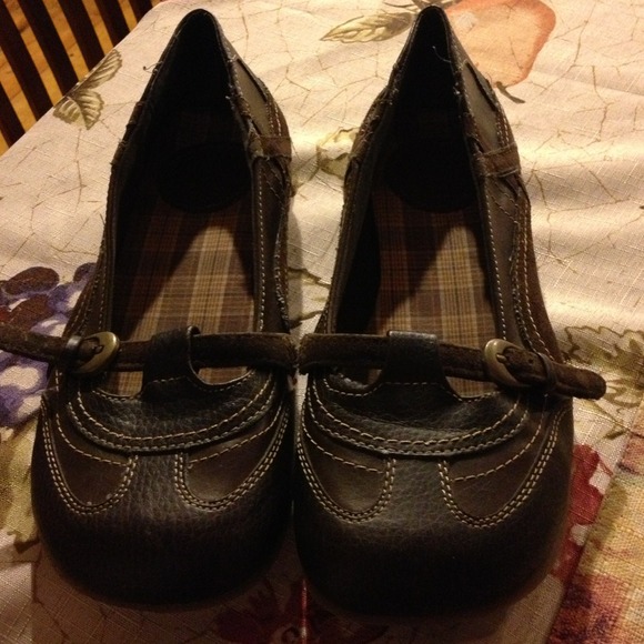 MUDD shoes.