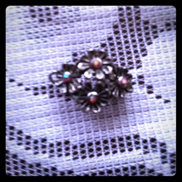 Small vintage flower hair accessory
