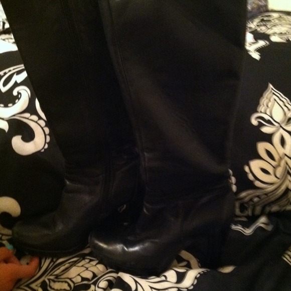 HOLD !!!Stylish Aldo  black high hill boots