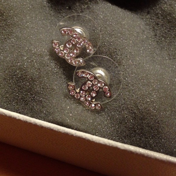 SOLD 💯% Authentic Chanel Earrings - Picture 2 of 4