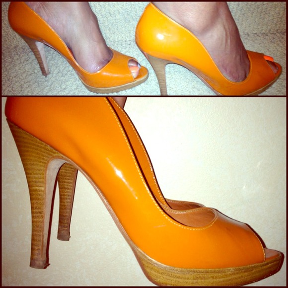 Patent leather ORANGE pumps