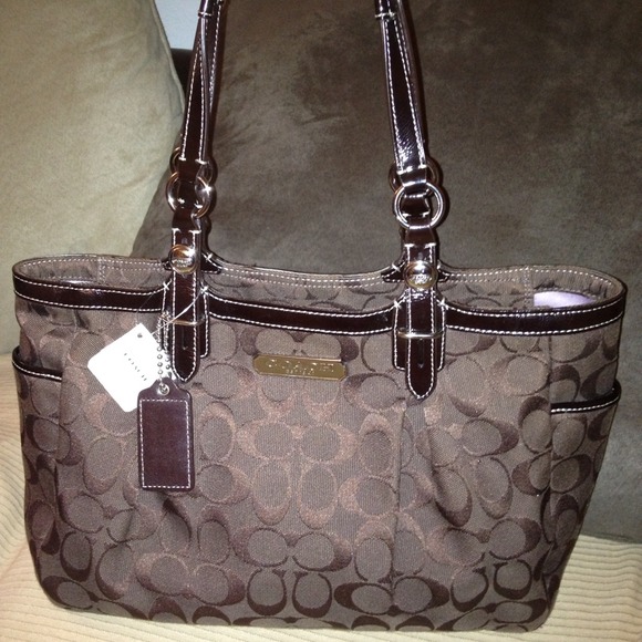 RESERVED for vkirk1984 AUTHENTIC 💯Coach purse