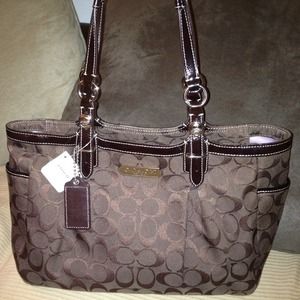 RESERVED for vkirk1984 AUTHENTIC 💯Coach purse