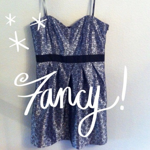 Laundry by Shelli Segal dress