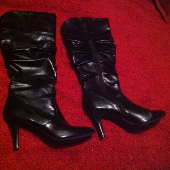 Fioni Boots - Black faux leather black boots