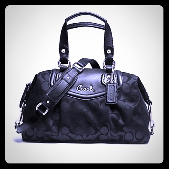 💥SOLD💥 NWT-100% Authentic Coach Signature Sateen